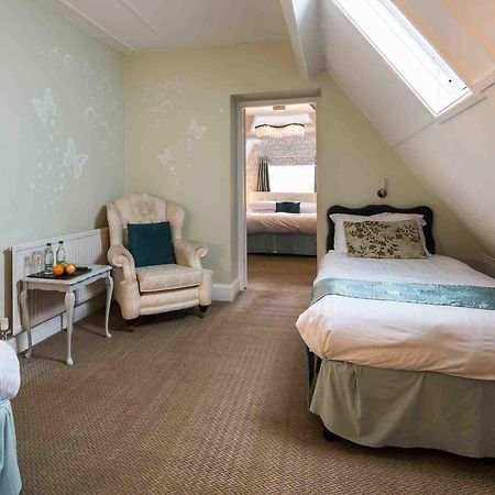 Maenan Abbey Hotel Ланруст Екстериор снимка