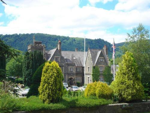 Maenan Abbey Hotel Ланруст Екстериор снимка