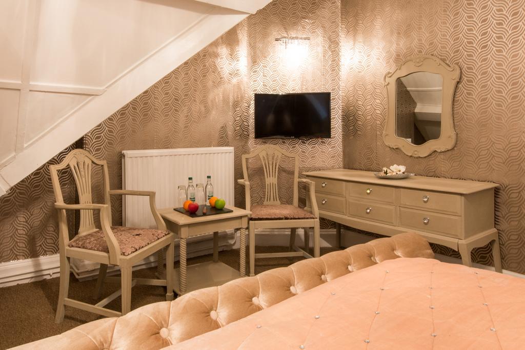 Maenan Abbey Hotel Ланруст Екстериор снимка