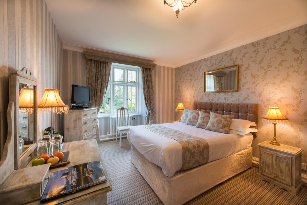 Maenan Abbey Hotel Ланруст Екстериор снимка