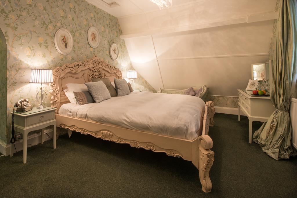 Maenan Abbey Hotel Ланруст Екстериор снимка
