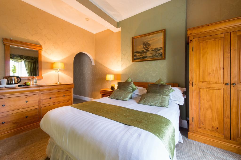 Maenan Abbey Hotel Ланруст Екстериор снимка