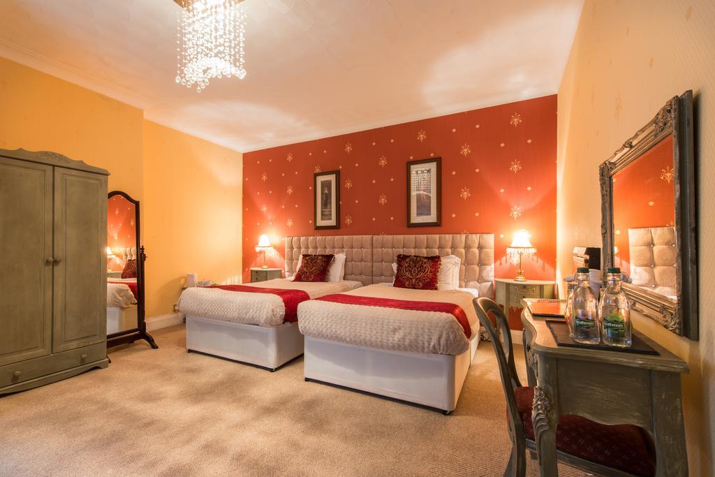 Maenan Abbey Hotel Ланруст Екстериор снимка