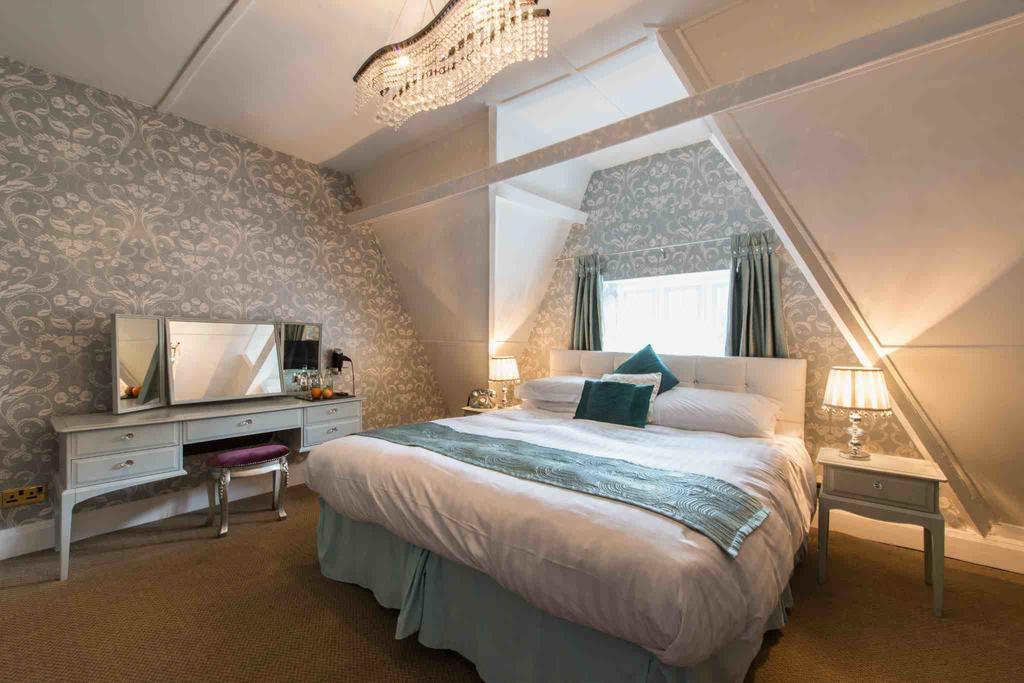 Maenan Abbey Hotel Ланруст Екстериор снимка
