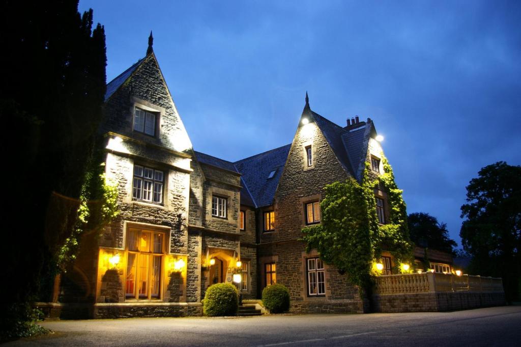 Maenan Abbey Hotel Ланруст Екстериор снимка