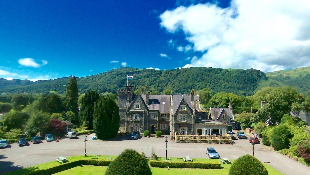 Maenan Abbey Hotel Ланруст Екстериор снимка